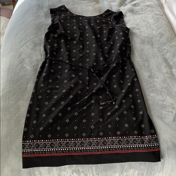 Banana Republic Dresses & Skirts - Black patterned dress with string belt